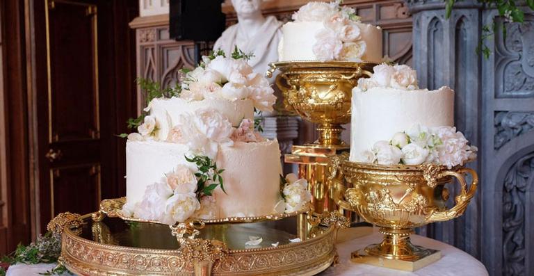 Família real mostra o bolo de casamento de Harry e Meghan