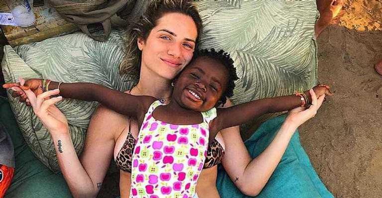 Giovanna Ewbank lamenta falta de bonecas negras em loja: “Triste”