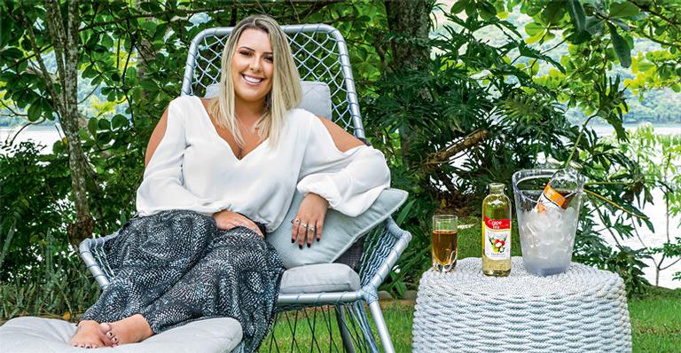 EXCLUSIVO em CARAS: No ritmo do samba, Ana Clara relaxa em Angra
