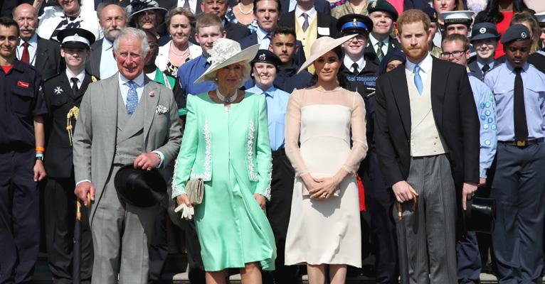 Meghan Markle e príncipe Harry fazem primeira aparição após o casamento real