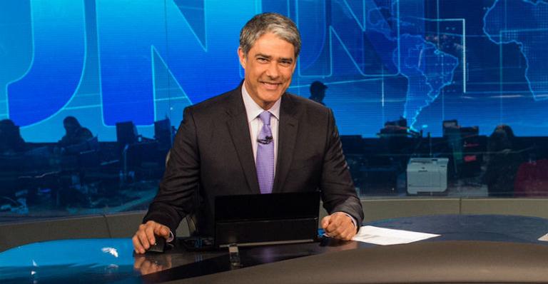 William Bonner quebra protocolo e imita telespectador ao vivo no ‘Jornal Nacional’