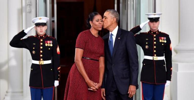 Michelle mostra foto inédita de seu casamento com Barack Obama