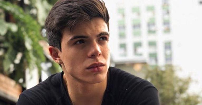 Thomaz Costa afirma que trocou socos com o pai e chamou a policia após briga