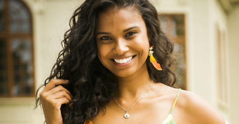 Após gravidez, Aline Dias volta para as novelas em ‘O Tempo Não Para’