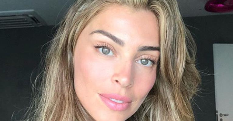 Loira novamente, Grazi Massafera posa “descabelada” e arranca elogios dos fãs