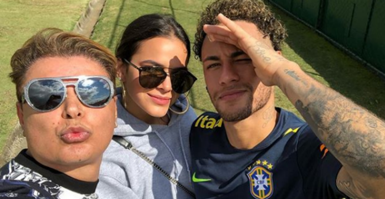Bruna Marquezine visita Neymar Jr. em treino da Seleção Brasileira