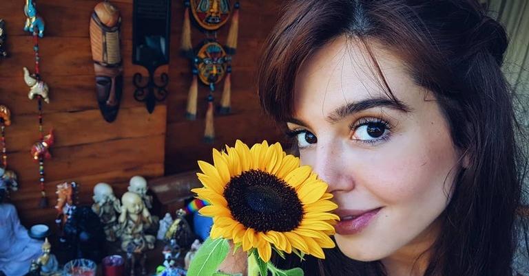 Giovanna Lancellotti comemora novela com Chay Suede e Letícia Colin