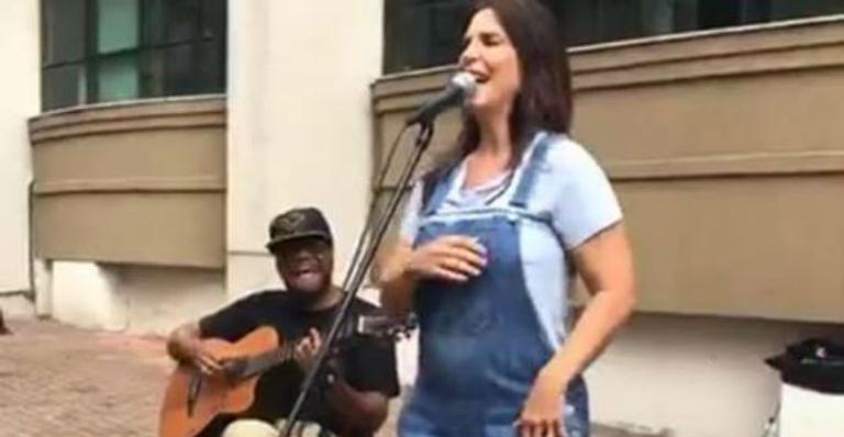 No dia de seu aniversário, Ivete Sangalo faz show surpresa na rua
