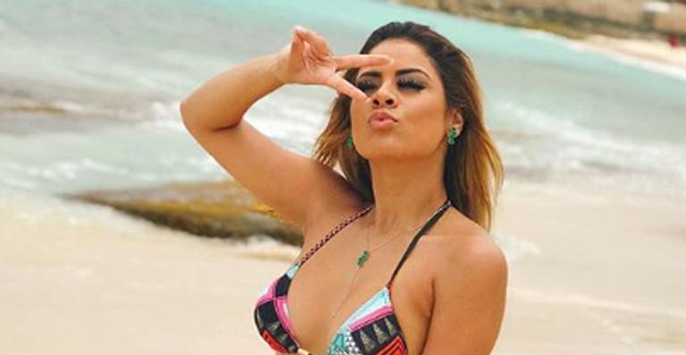 Lexa posa de biquíni e desabafa sobre aceitação do corpo