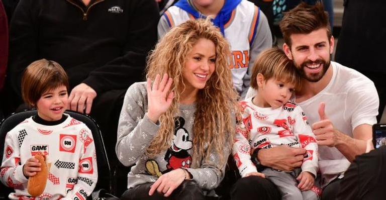 Shakira se derrete com filho de 5 anos jogando futebol com Gerard Piqué