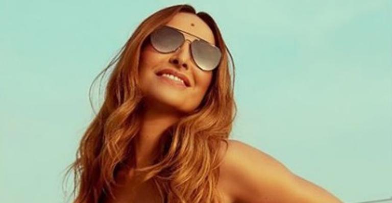 Sabrina Sato exibe barriguinha de grávida e encanta a web