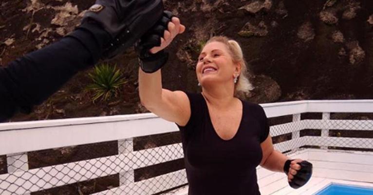 Aos 66 anos, Vera Fischer faz aula de karatê e esbanja disposição