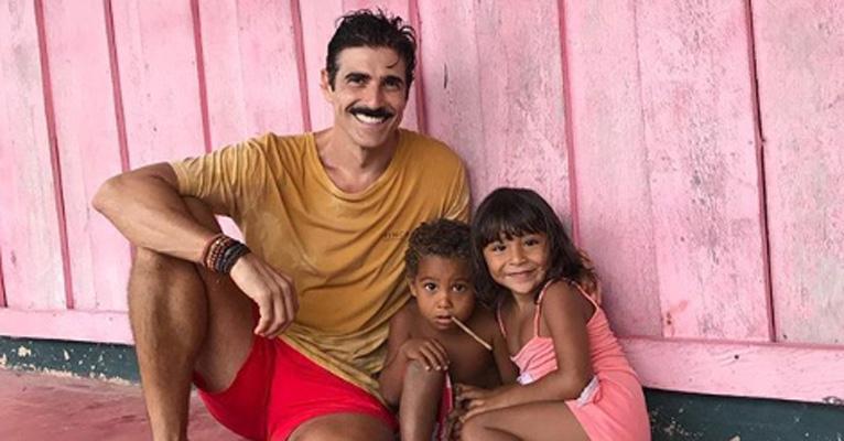Longe da TV, Reynaldo Gianecchini se encanta pela Amazônia em viagem