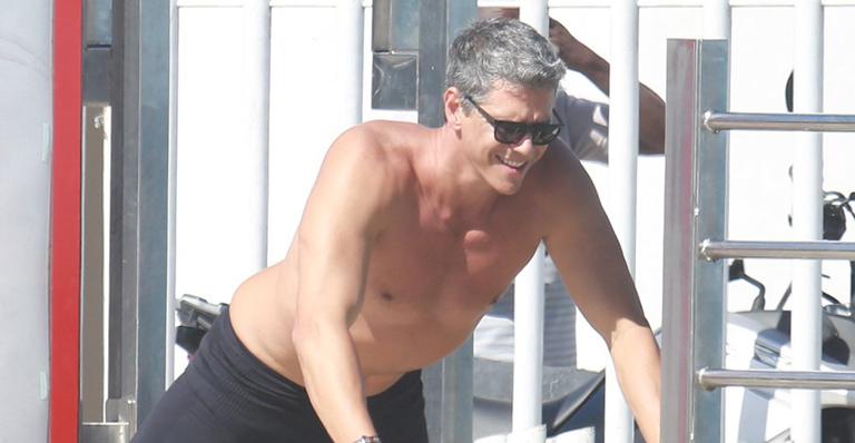 Aos 48 anos, Marcio Garcia exibe boa forma em dia de treino