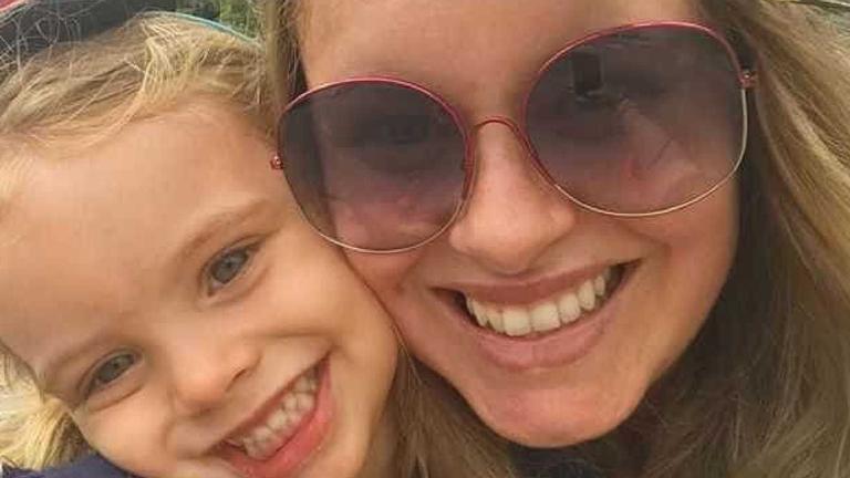 Mariana Bridi flagra filha de 3 anos fazendo a “coreografia do parto”