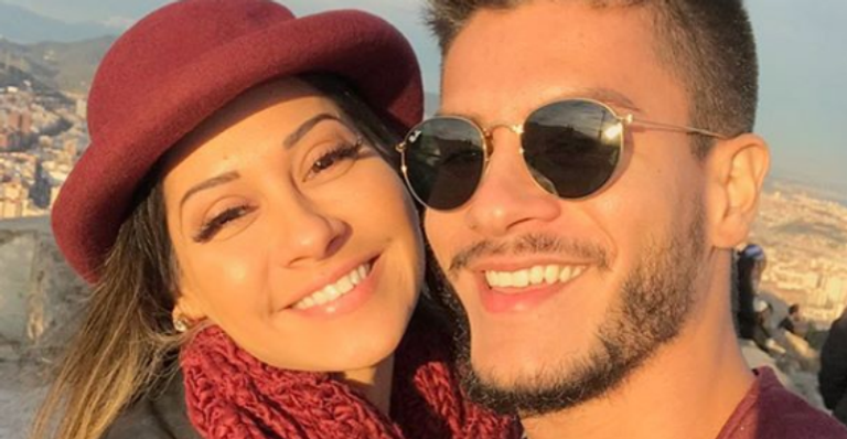 Internauta confunde Mayra Cardi com mãe de Arthur Aguiar