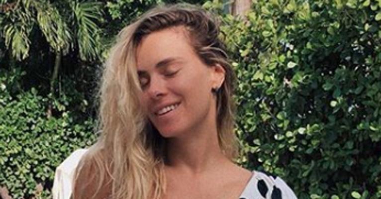 Carolina Dieckmann exibe barriga chapada aos 39 anos
