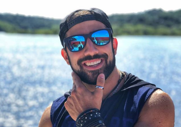 Em Manaus, Ex-BBB Kaysar Dadour apresenta boa forma física