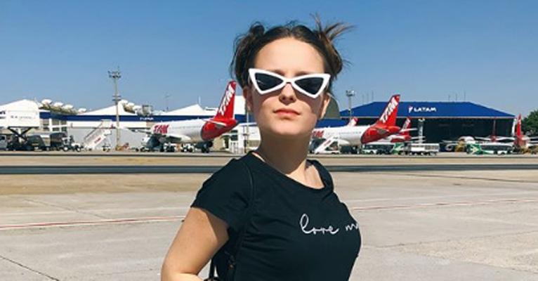 Larissa Manoela aparece com visual diferente e fãs comentam: ‘Está esquisito”