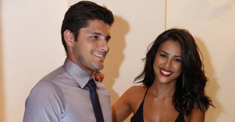 Recém- casados, Yanna Lavigne e Bruno Gissoni fazem viagem romântica com Madalena