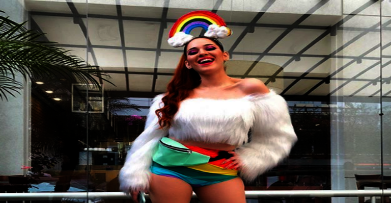 Ex-BBB Ana Clara vai à Parada Gay com acessório divertido e é elogiada na web