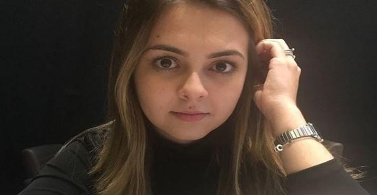 Klara Castanho nega namoro com ator 11 anos mais velho e critica postura dos fãs: “Me incomodaram”