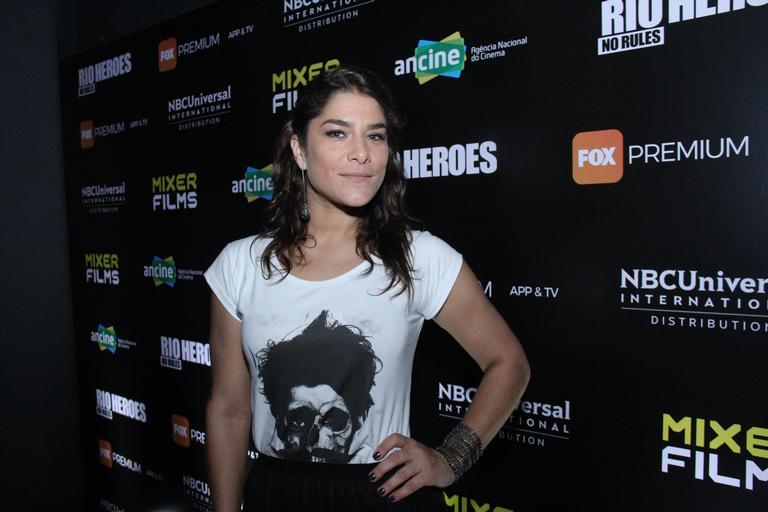 Ao lado do namorado, Priscila Fantin curte férias em Miami