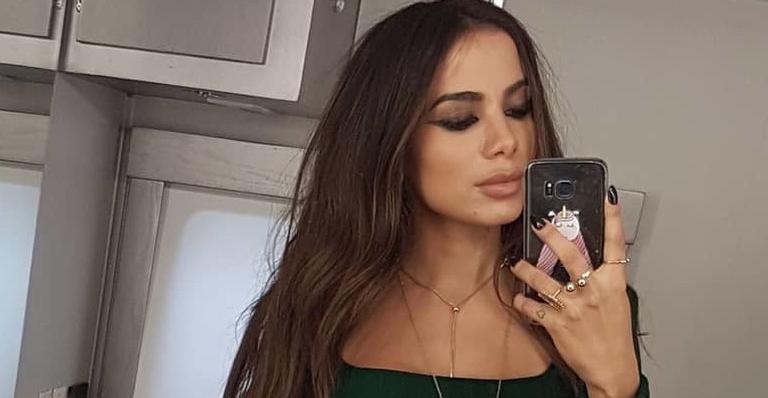 Anitta revela motivo de saída de programa e anuncia substituta: “Ela é superversátil”