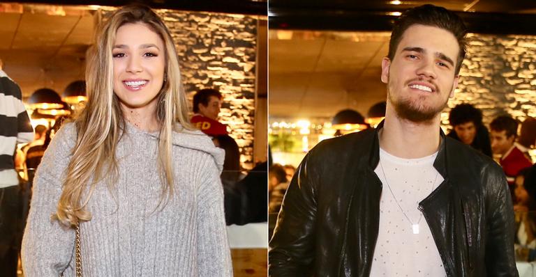 Bruna Santana e namorado posam separados em evento