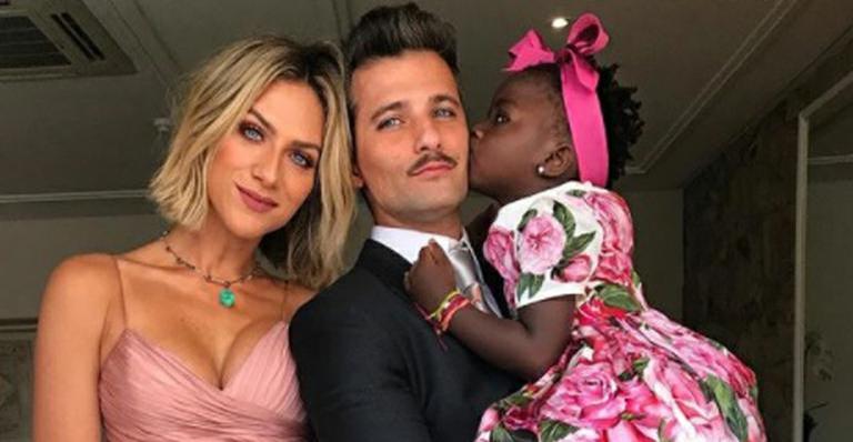 Giovanna Ewbank se declara em vídeo fofo com Titi e Bruno Gagliasso