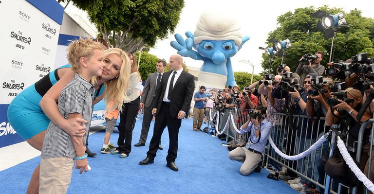 Britney Spears faz foto com filho e edição exagerada chama atenção