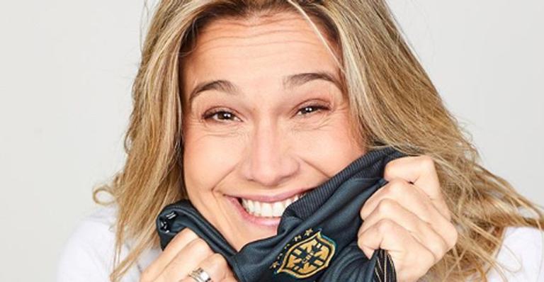 Fernanda Gentil grava no banheiro do avião e avisa: “Copa começou”