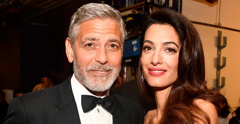 Discreta, Amal se declara para George Clooney em evento: “Cavalheiro”