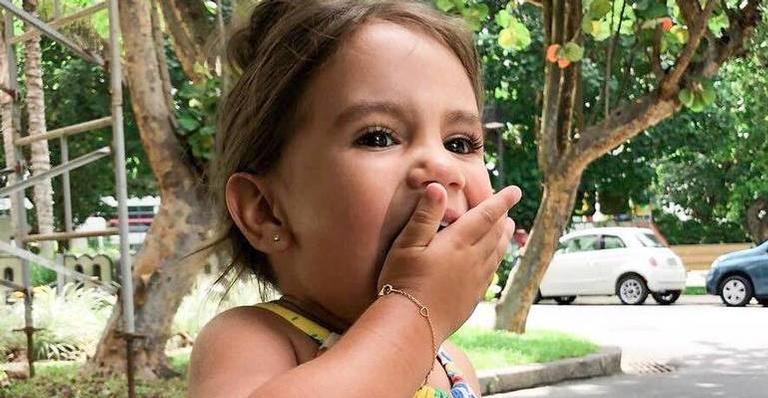 Maria Flor, filha de Deborah Secco, instiga seguidores com clique fofíssimo