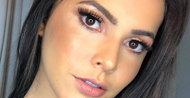 Em clique sexy, Emilly Araújo ostenta look ousado nas redes sociais