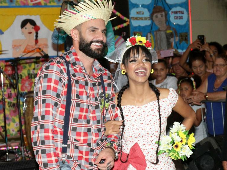 Gleici Damasceno e Wagner Santiago se casam em festa junina no Rio de Janeiro