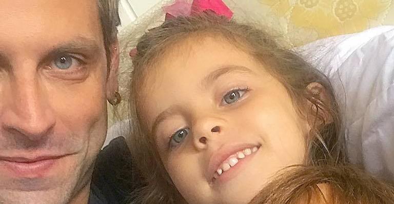 Henri Castelli faz declaração fofa para filha: “Papai sempre estará aqui por você”