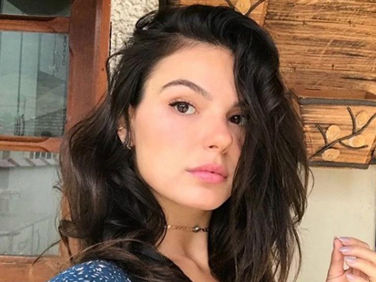 Após casamento, Isis Valverde se emociona ao relembrar cerimônia: “Sonhando de olhos abertos”