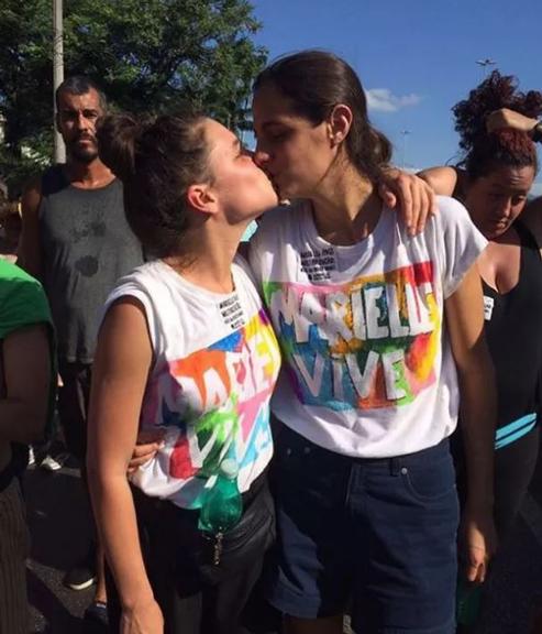 Bruna Linzmeyer posta foto com Priscila Visman no ‘Dia das Namoradas’