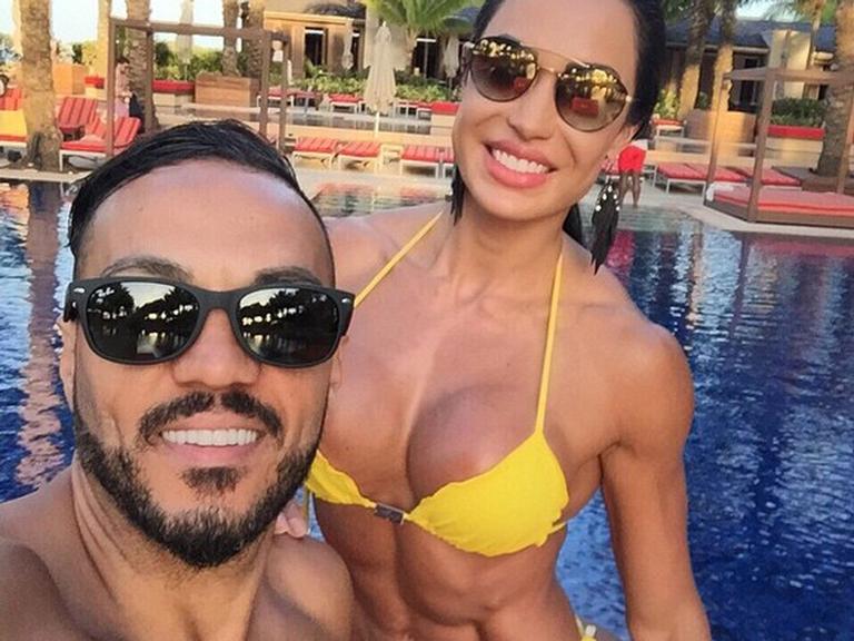 Com clique ousado, Gracyanne Barbosa se derrete por Belo