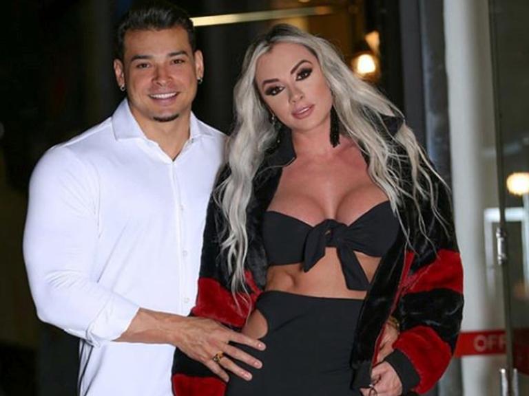 Juju Salimeni e Felipe Franco posam em clima de romance