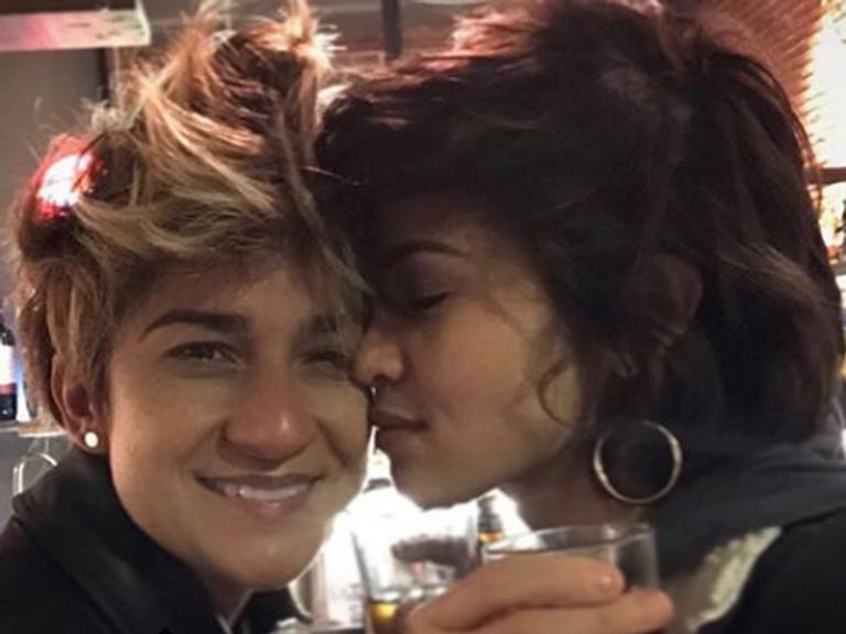 Nanda Costa assume namoro com Lan Lanh e se declara para a amada