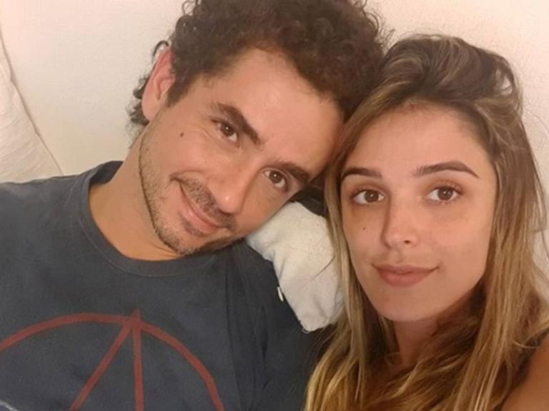 Rafa Brites usa foto rara para se declarar para o marido, Felipe Andreoli: “Faz tanto tempo”