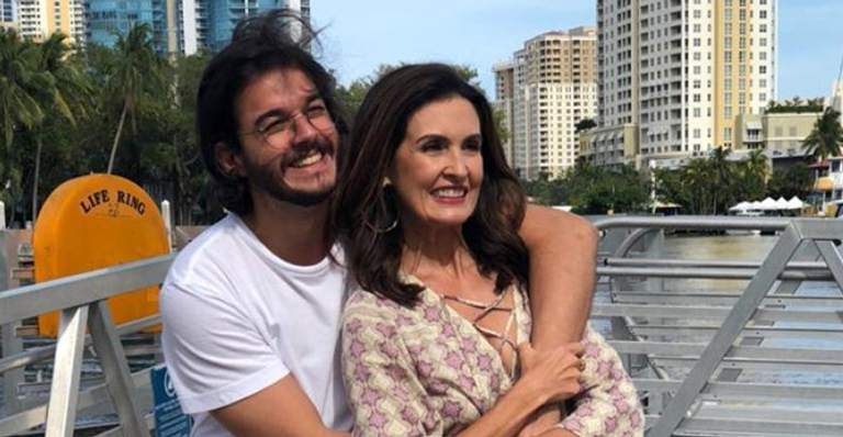 Fátima Bernardes se derrete por Túlio Gadêlha no Dia dos Namorados