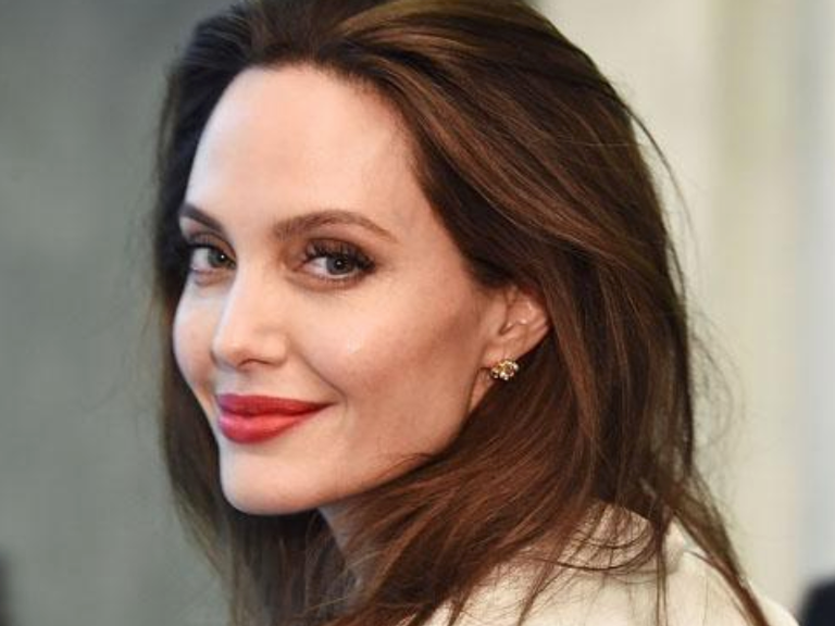 Angelina Jolie pode perder a guarda dos 6 filhos, diz site