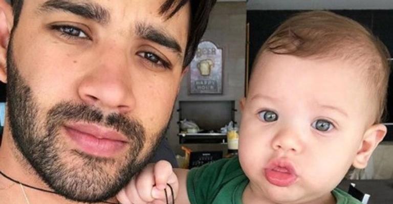 Andressa Suita flagra Gusttavo Lima em momento fofo com filho, Gabriel, de quase um ano