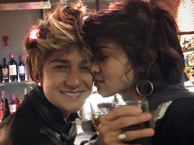 Após assumir romance, Nanda Costa ironiza repercussão na web