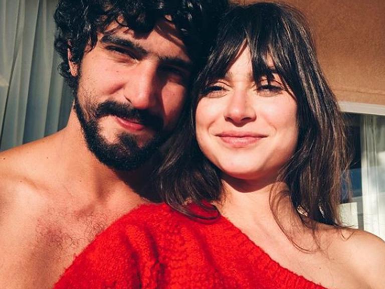 Thaila Ayala mostra fotos da infância de Renato Góes e brinca sobre filhos