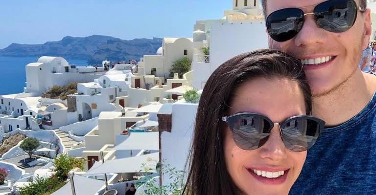 Na Grécia, Thais Fersoza esbanja cliques românticos ao lado de Michel Teló