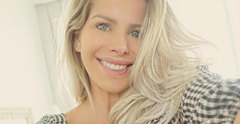 Chique! Enrico, filho de Karina Bacchi, esbanja fofura ao tomar banho de ofurô